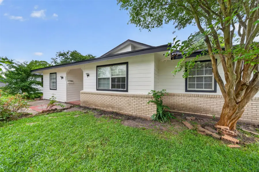 907 S 3rd Street, La Porte, TX 77571 - #2