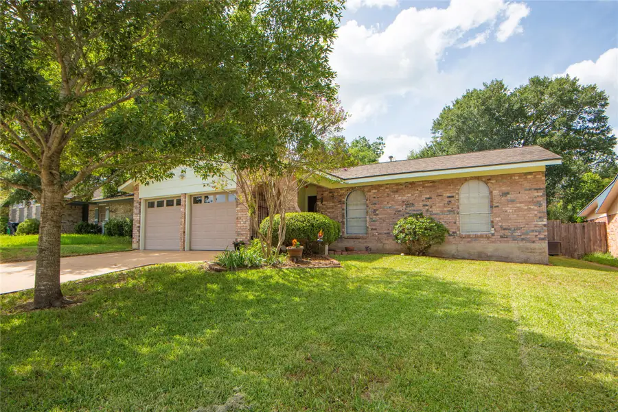 1003 Lawndale Avenue, Brenham, TX 77833 - #2