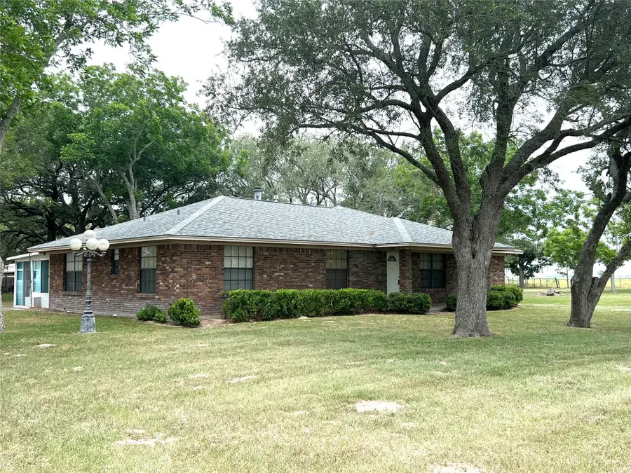 1518 County Road 307, El Campo, TX 77437 - Image #3