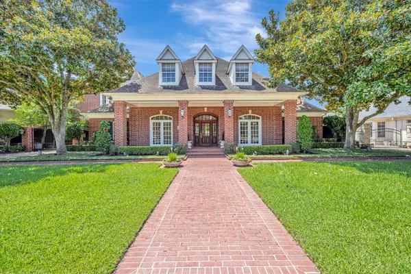 2203 Pineloch Drive, Houston, TX 77062