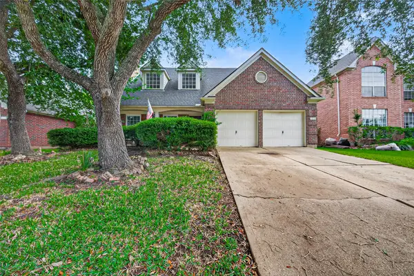6810 Knoll Park Drive, Sugar Land, TX 77479
