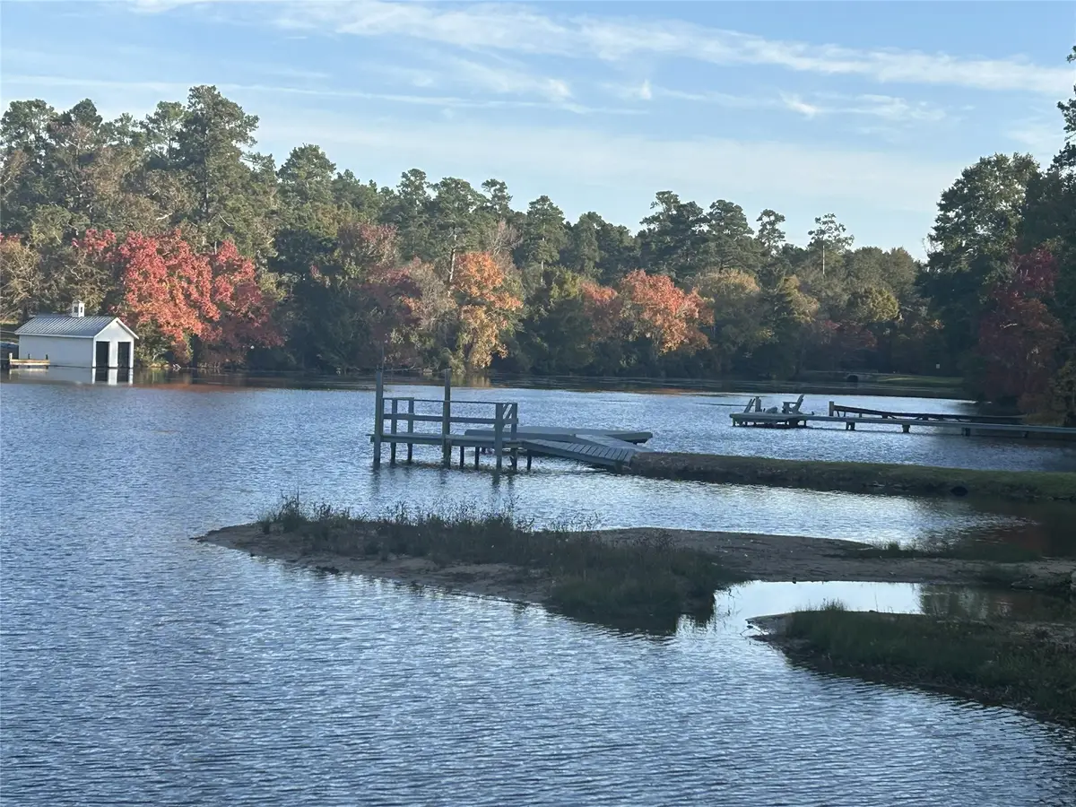 134 Sunset Lake, Huntsville, TX 77340 - Image #1