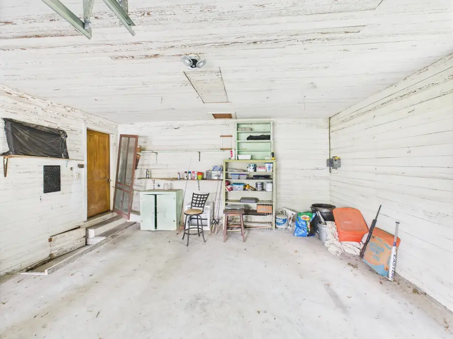 305 W Converse Street, Weimar, TX 78962 - Image #3