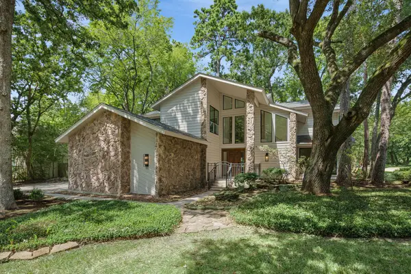 2 Crescent Falls Court, The Woodlands, TX 77381