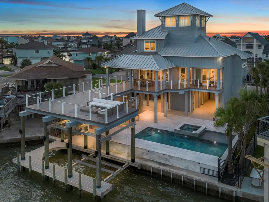 1311 Oahu Drive, Tiki Island, TX 77554 - Image #2