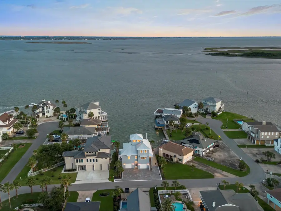 1311 Oahu Drive, Tiki Island, TX 77554 - Image #3