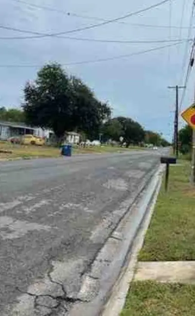 1209 W Stamper Street, Beeville, TX 78102 - Image #2