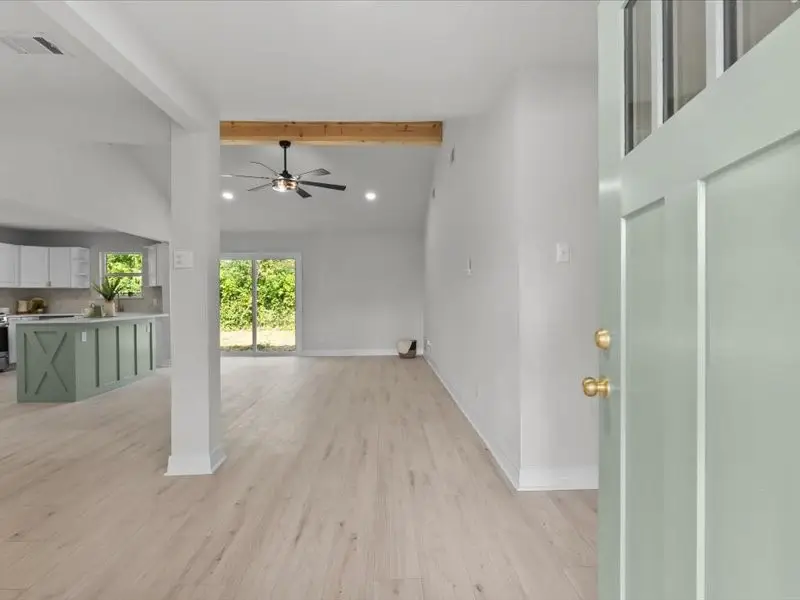 211 Avenue I, Alvin, TX 77511 - #3
