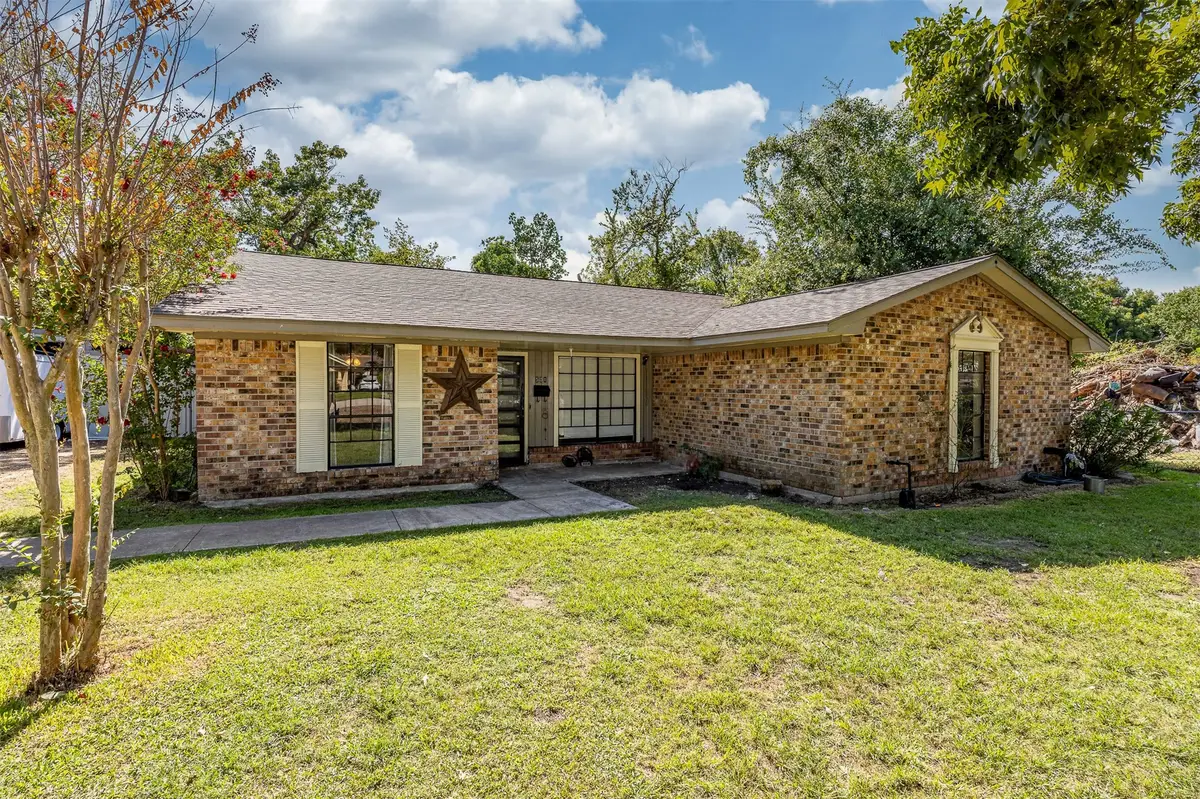 501 N Magnolia Street, Highlands, TX 77562 - #1