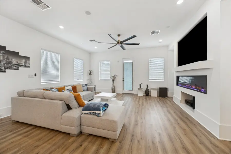 9233 Madera Road, Houston, TX 77078 - Image #2