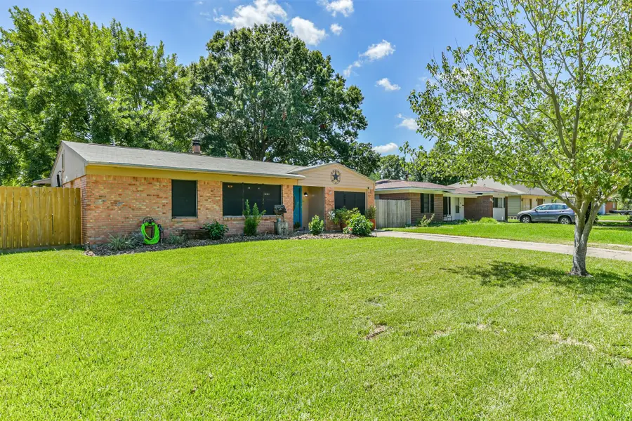 2009 15th Avenue N, Texas City, TX 77590 - Image #3