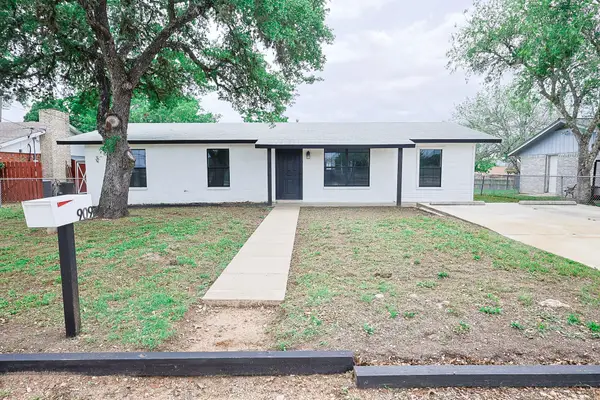 909 E Sarah Street, Cuero, TX 77954