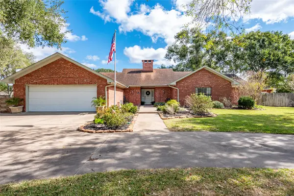 1704 Live Oak Lane, El Campo, TX 77437