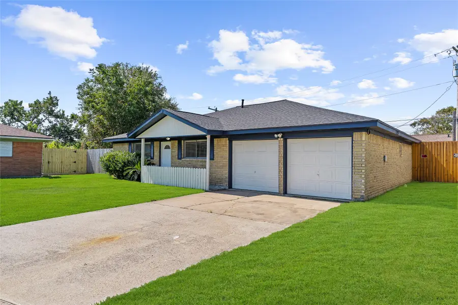 2325 15th Avenue N, Texas City, TX 77590 - Image #2