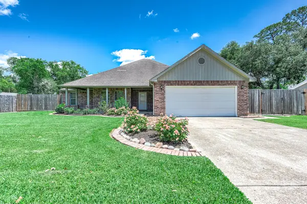 69 Briar Oak Court, Alvin, TX 77511