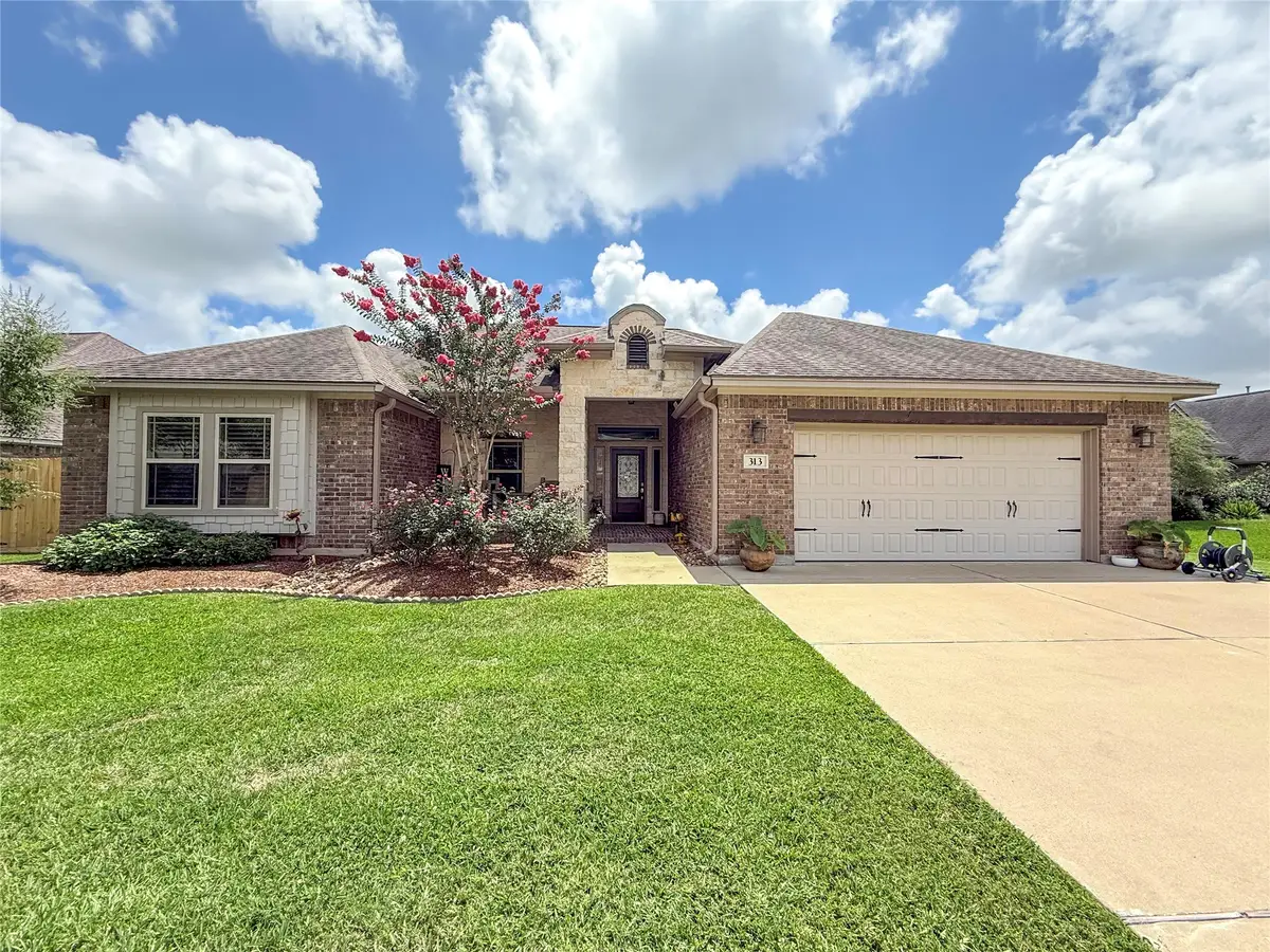 313 Creekside Lane, Lake Jackson, TX 77566 - #1
