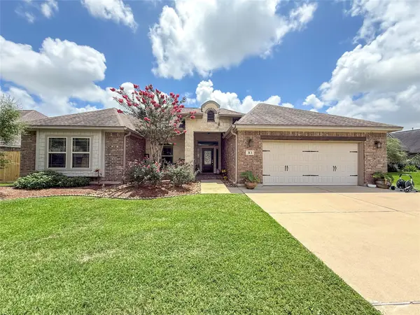 313 Creekside Lane, Lake Jackson, TX 77566