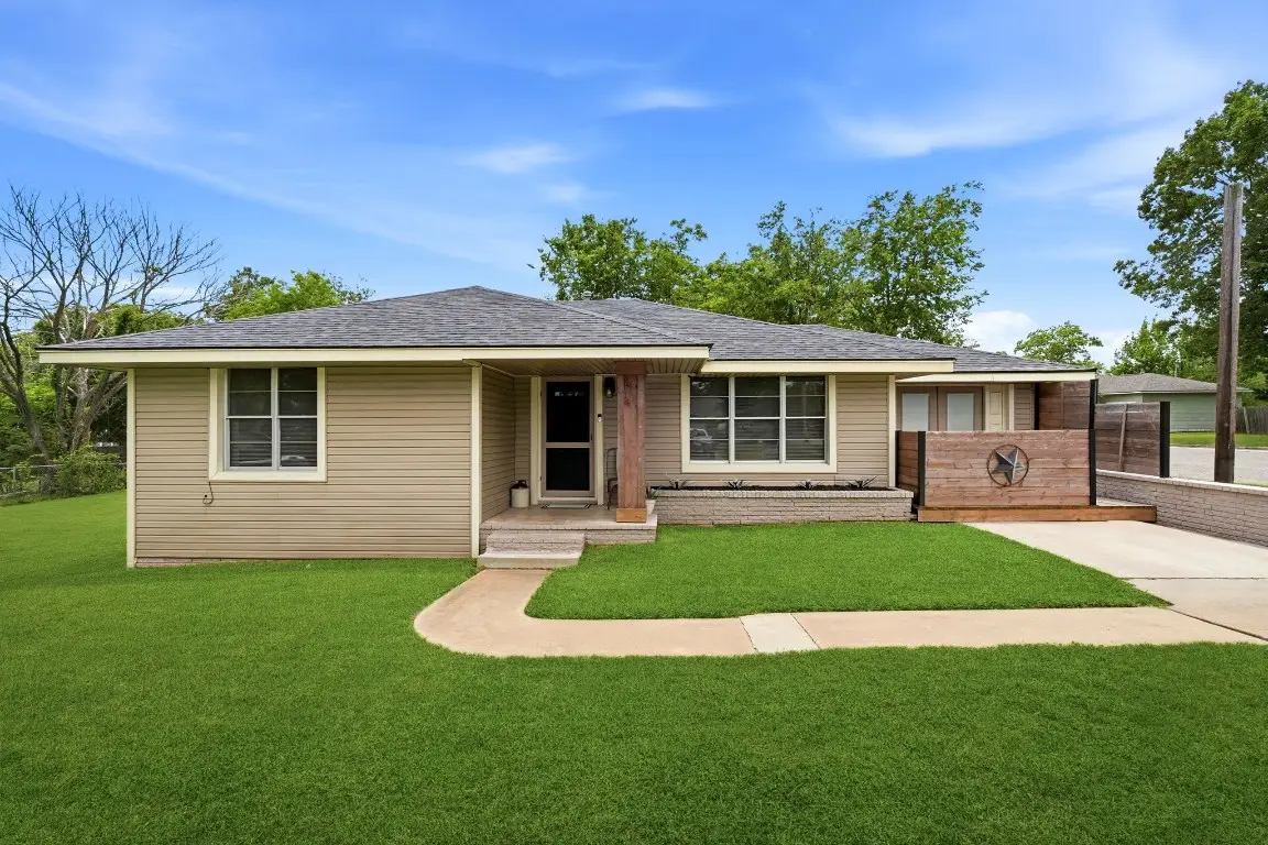 107 Sayles Street, Brenham, TX 77833 - #1