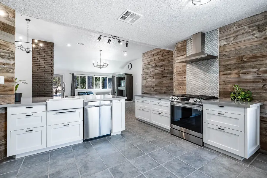 172 Park Way, Conroe, TX 77356 - #2