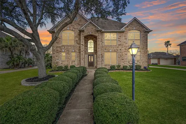 1915 Blue Quail Drive, Friendswood, TX 77546