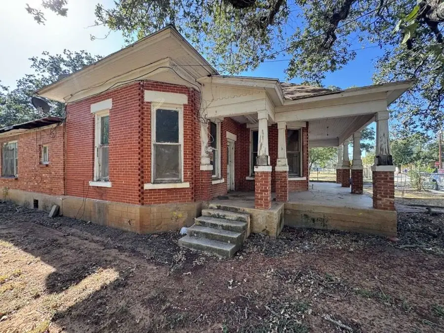 1414 Avenue A, Brownwood, TX 76801 - #2