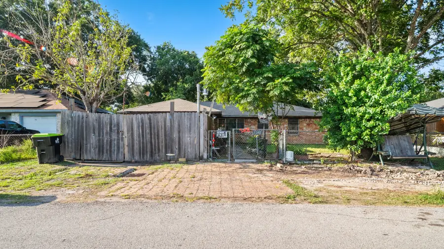 1302 San Jacinto Avenue, Richmond, TX 77469 - #2