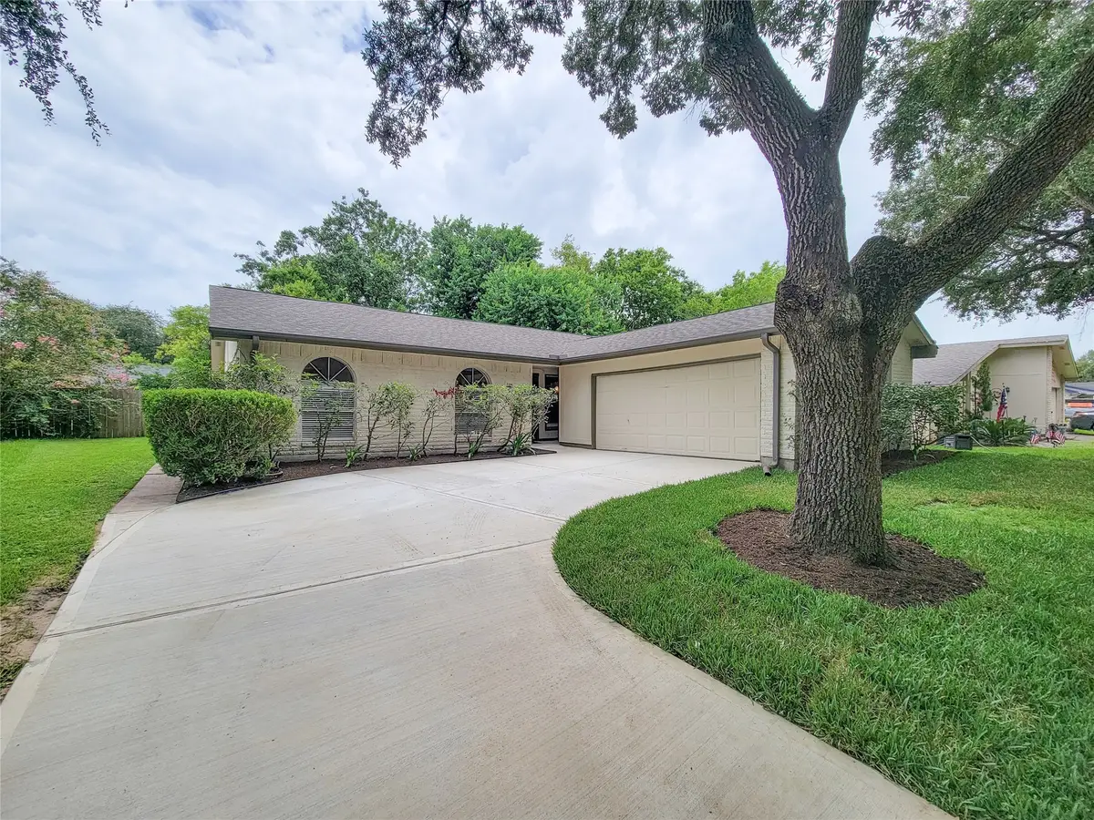 2211 Woodglen Drive, Missouri City, TX 77489 - Image #1