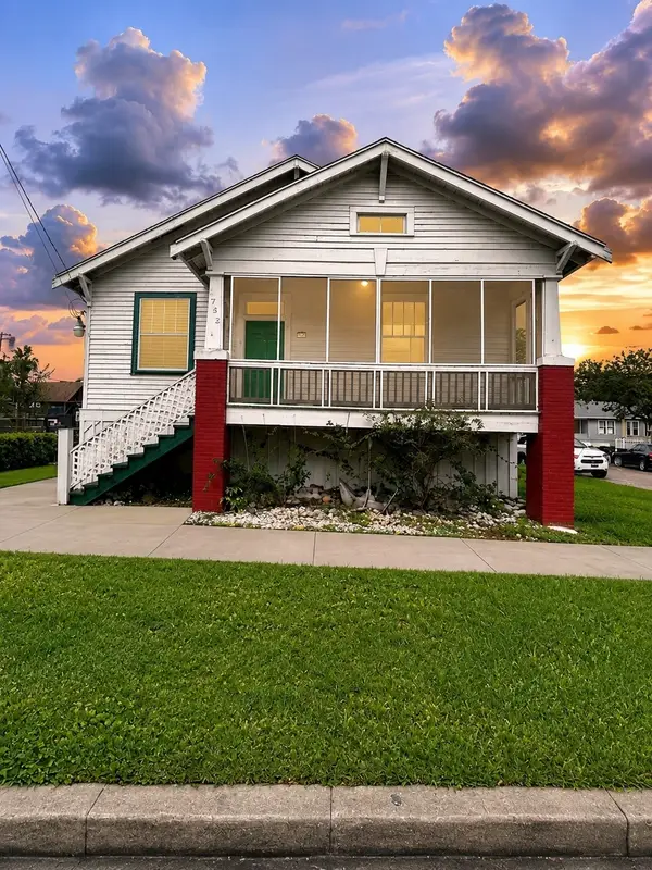 1722 39th Street, Galveston, TX 77550