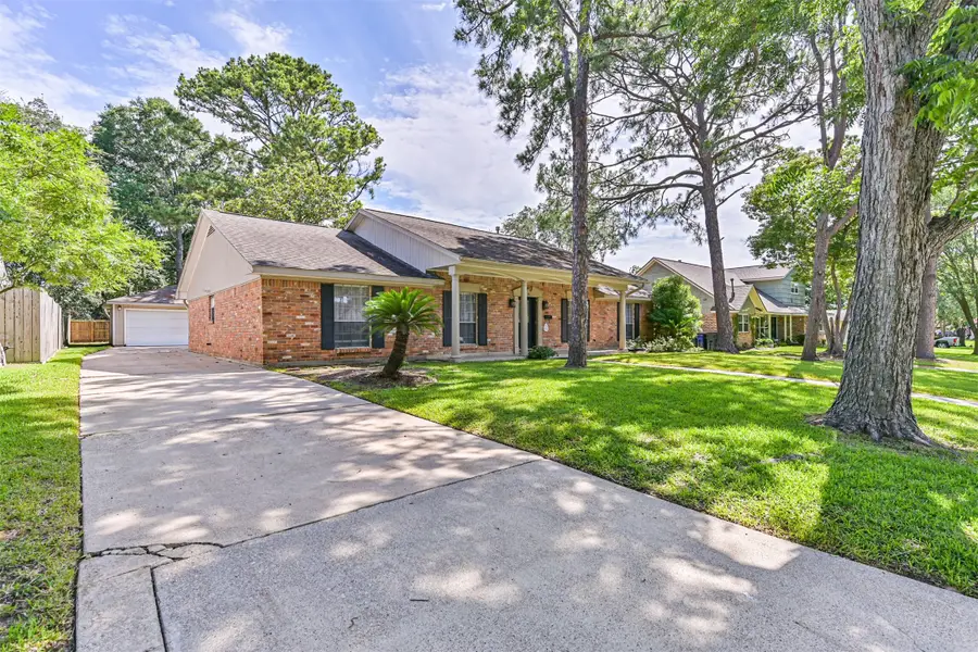 114 Wyndwood Drive, Seabrook, TX 77586 - Image #2