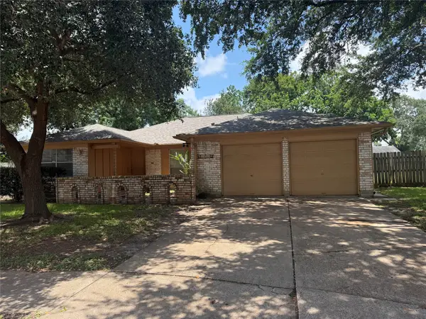 1534 Alderbrook Drive, Sugar Land, TX 77498