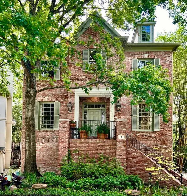 7 Hudson Circle, Houston, TX 77024