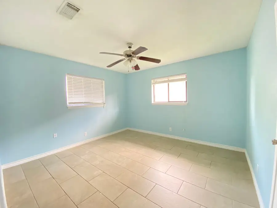 2801 6th Avenue N, Texas City, TX 77590 - #2