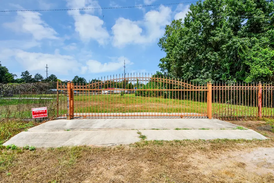 1301 N San Jacinto Avenue, Cleveland, TX 77327 - #2