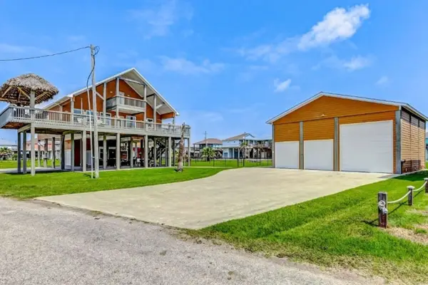 950 Seadrift Drive, Crystal Beach, TX 77650