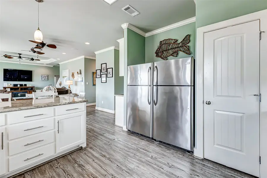 950 Seadrift Drive, Crystal Beach, TX 77650 - #3