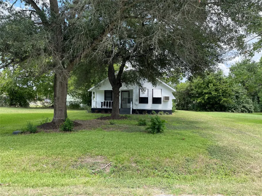 405 Woodrow Jackson Drive, Navasota, TX 77868 - Image #2