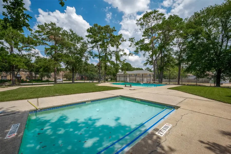 12042 Mighty Oak Drive #B, Houston, TX 77066 - Image #2