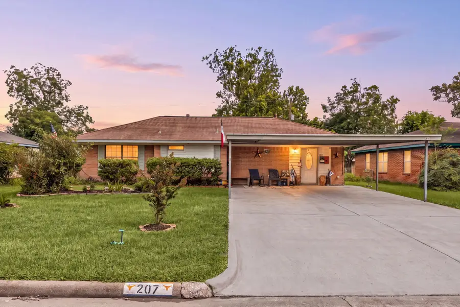 207 Chandler Drive, Baytown, TX 77521 - #2