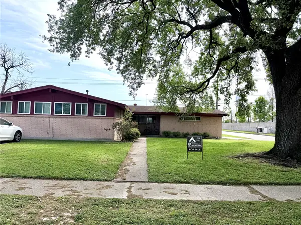 9202 Sunnywood Drive, Houston, TX 77088