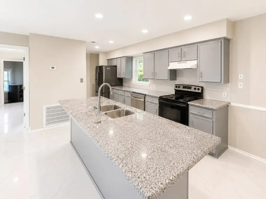 513 W Texas Street, Brazoria, TX 77422 - #2