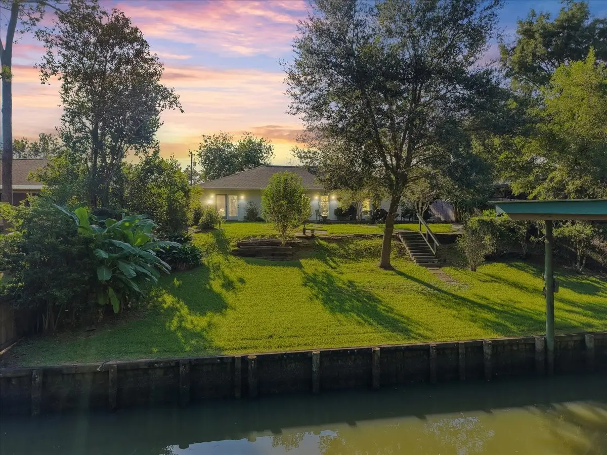 5207 Harbor Light Drive, Dickinson, TX 77539 - #1