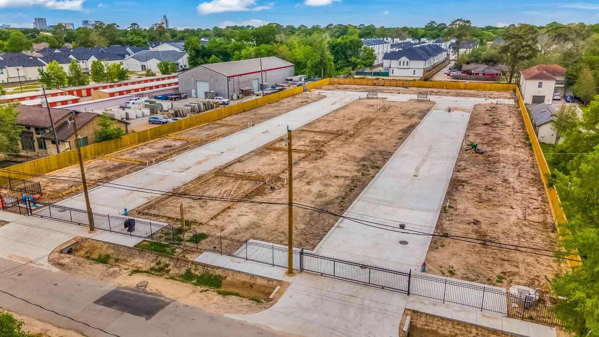 8904 Knoll Leaf Street, Houston, TX 77080 - Image #1