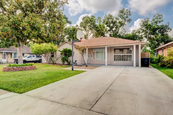 213 W Spreading Oak Drive, Houston, TX 77076