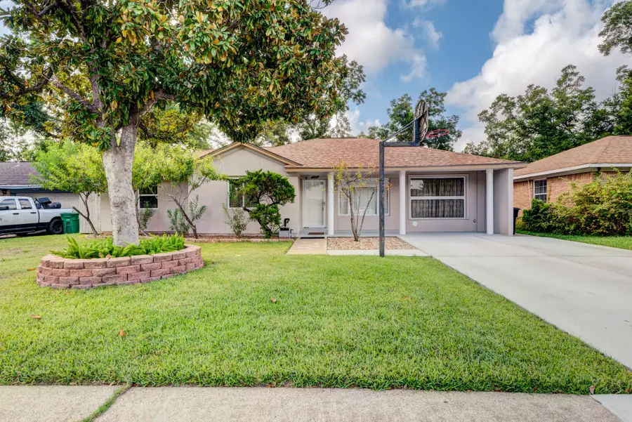 213 W Spreading Oak Drive, Houston, TX 77076 - Image #2