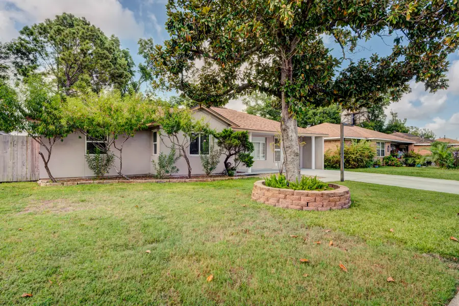 213 W Spreading Oak Drive, Houston, TX 77076 - Image #3