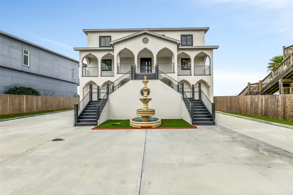 9208 W Bay Road, Galveston, TX 77554