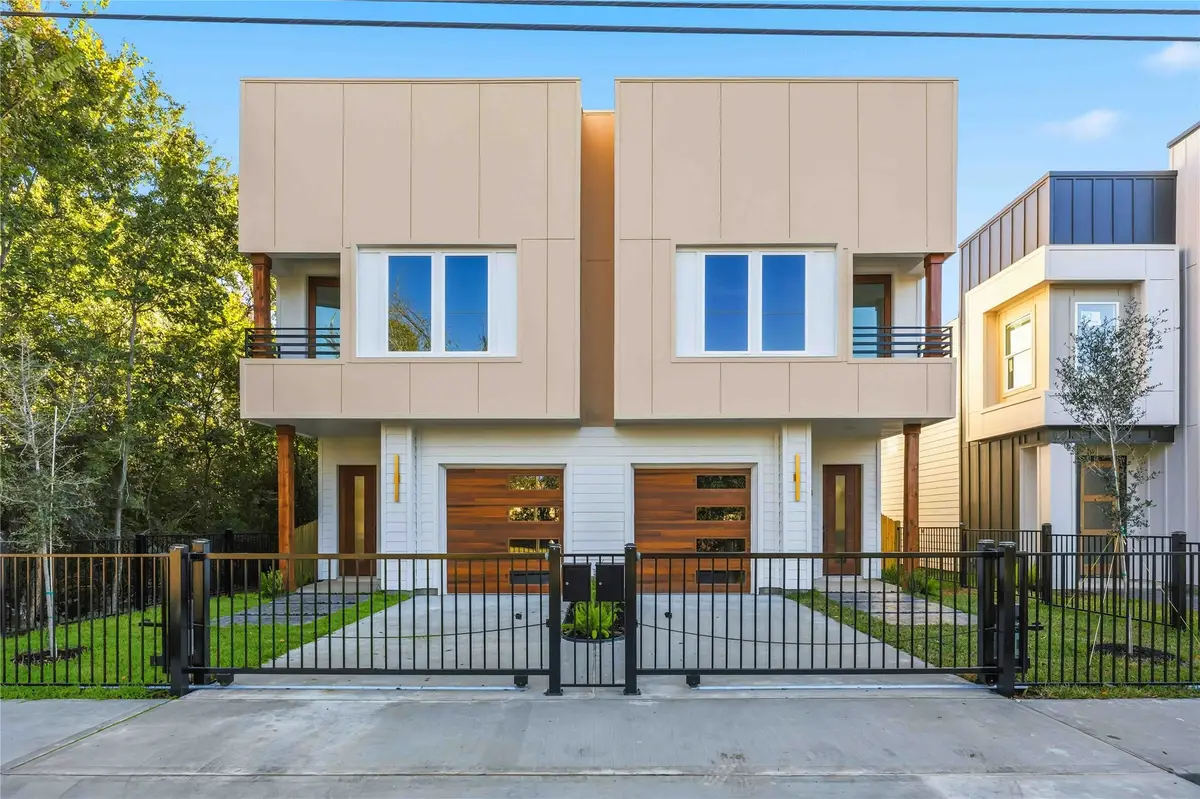 5903 Willow Glen Drive, Houston, TX 77033 - Image #1