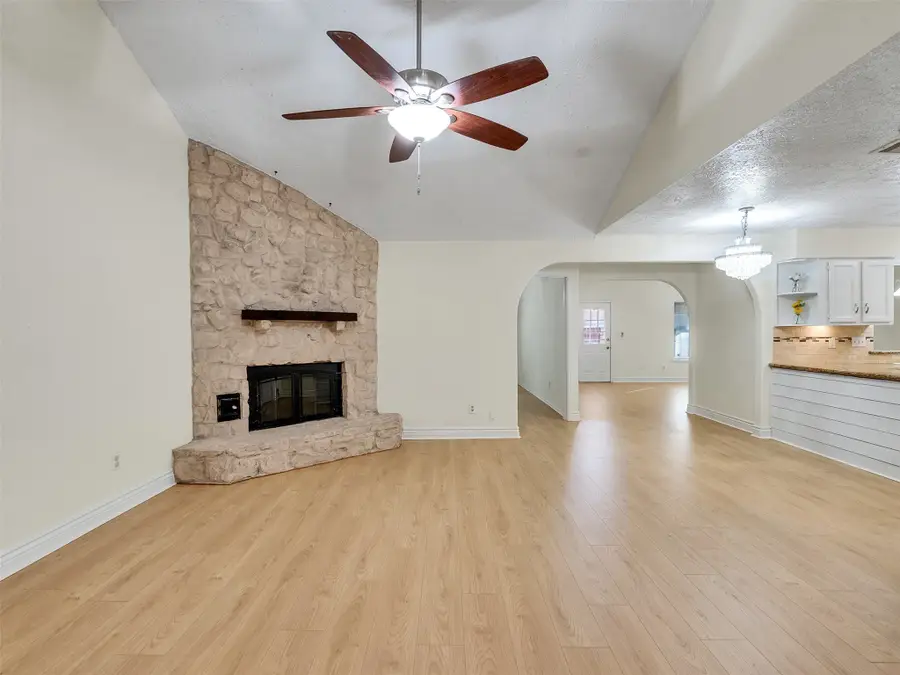 32 Sarita Road, Angleton, TX 77515 - Image #3