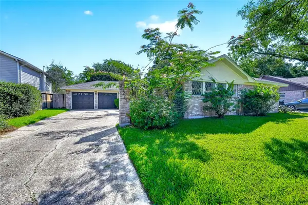 15207 Pleasant Valley Road, Houston, TX 77062