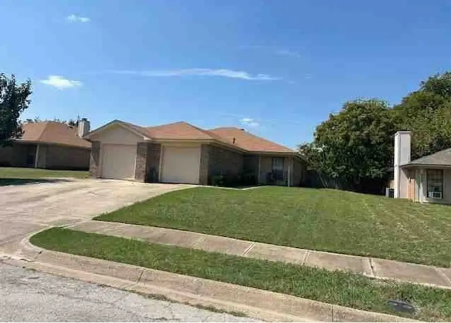 808 White Rock Street, Saginaw, TX 76179 - Image #3
